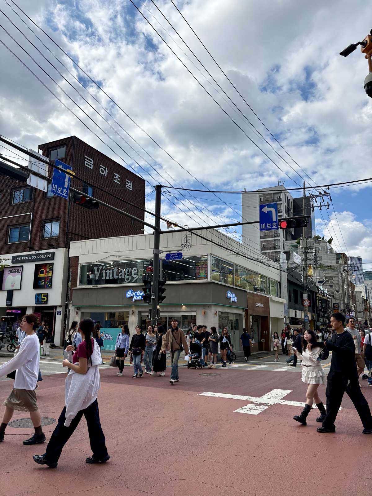 A street scene from Seongsu